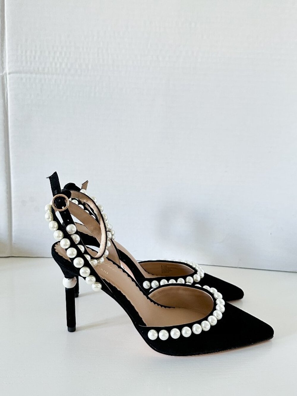 NWOB Antonio Melani x Nicola Bathie Bebe Suede Ankle Strap Pearl Pumps Size 8.5 - Picture 3 of 5